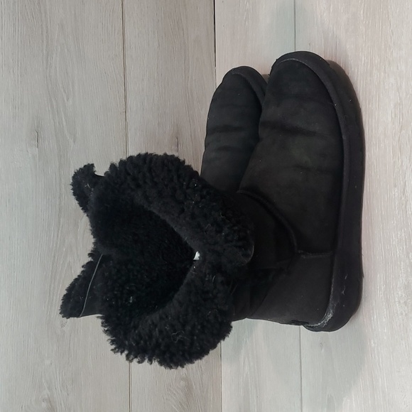 Ugg Australia Women Short Bailey Button 5803 Leather Sheepskin Boots shoes sz 8 - Picture 2 of 12